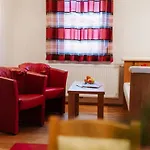 Burgls Apartmenthaus * Tropolach