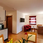 Apartment Burgls Apartmenthaus Tropolach