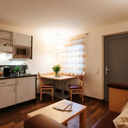 Burgls Apartmenthaus * טרופולאך