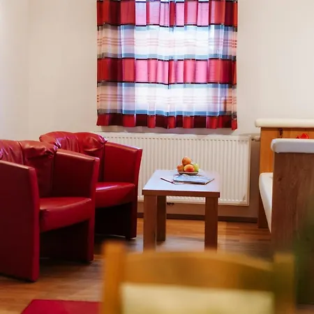 Burgls Apartmenthaus * Трёполах