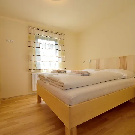 Burgls Apartmenthaus דירה טרופולאך