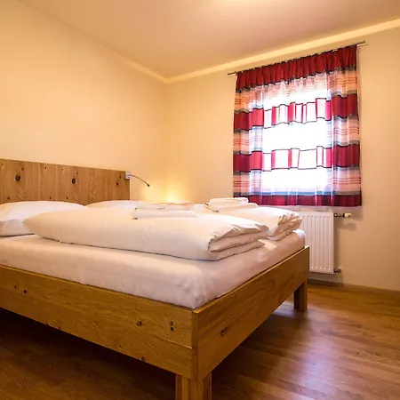 Burgls Apartmenthaus טרופולאך