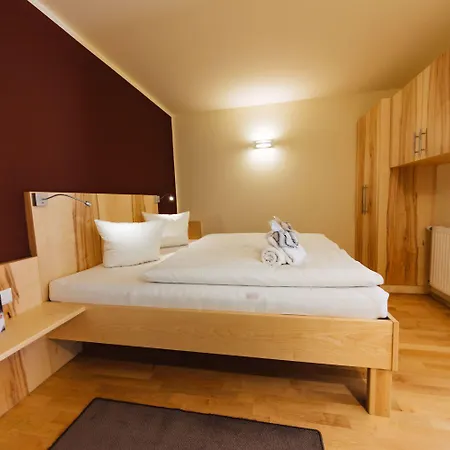 Burgls Apartmenthaus טרופולאך