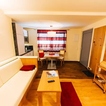 Burgls Apartmenthaus Apartmán Tröpolach