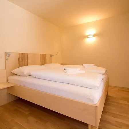 Burgls Apartmenthaus טרופולאך